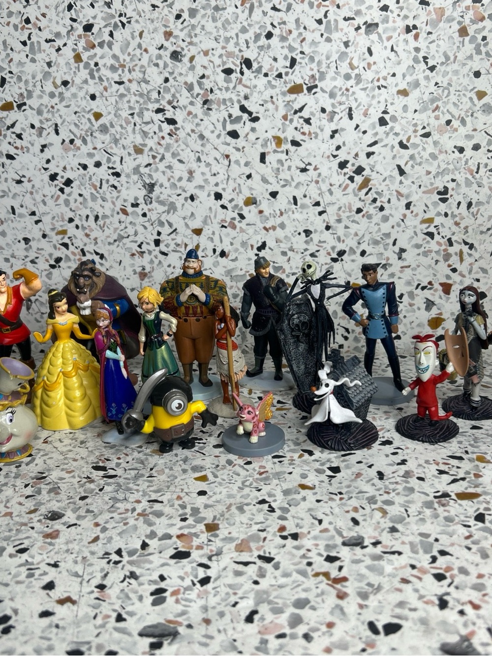 Paw Patrol Action Figures Lot of 19 Mixed Figurines/vehicles